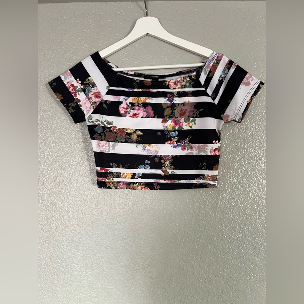 Forever 21 Womens Juniors Floral Short
Sleeve Crop Top Size S